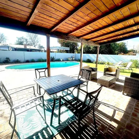 Cozy 3Br Home With Pool, Yard, Garage, And 80 Inch Tv!